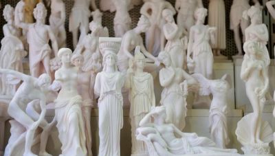 Στο μεταίχμιο της δημοκρατίας