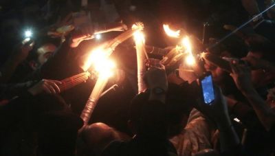 Τι ώρα θα φτάσει στην Κρήτη το Άγιο Φως σήμερα Μεγάλο Σάββατο