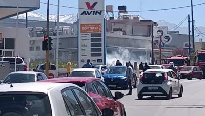 Κουνουπιδιανά  - Χανιά: Αυτοκίνητο άρπαξε φωτιά  δίπλα σε πρατήριο υγρών καυσίμων