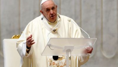 Βατικανό: Ο Πάπας Φραγκίσκος ευλόγησε τους πιστούς από το «papa mobile» στην πλατεία του Αγίου Πέτρου