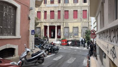 Νέα επιχείρηση εκκένωσης της κατάληψης στο κτίριο του Ευαγγελισμού από την ΕΛΑΣ