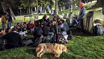 Αγωνία στην Κωνσταντινούπολη - Φόβοι για ακόμη μεγαλύτερο σεισμό μετά τα 6,2 Ρίχτερ