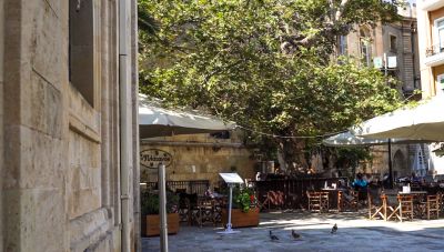 Ηράκλειο: Άνοιξε και πάλι τις πύλες του ο «Πλάτανος» στην πλατεία του Αγίου Τίτου