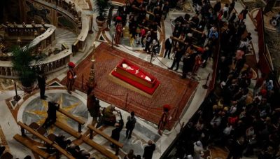 Πάπας Φραγκίσκος: Σχεδόν 100.000 άνθρωποι απέτισαν φόρο τιμής-Ολοκληρώνεται το λαϊκό προσκύνημα