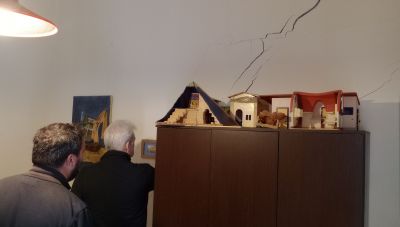 Βούτες: Αυτοψία μετά τις ρωγμές που παρουσιάστηκαν -  Κατεβαίνει Κρήτη ο Ε. Λέκκας, θα ζητηθεί να κηρυχθεί το χωριό σε κατάσταση έκτακτης ανάγκης