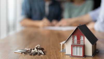 Στεγαστική κρίση αλλά και χιλιάδες κενές κατοικίες