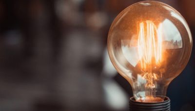 «Σήμα» για σημαντική μείωση της τιμής ρεύματος από τη ΔΕΗ