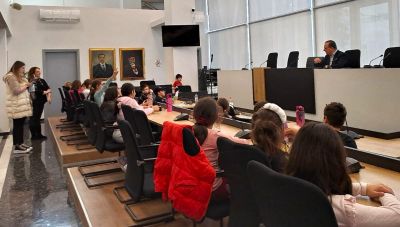 Για τη λειτουργία της Δημοκρατίας και το ρόλο του ενεργού πολίτη, συζήτησε με μαθητές ο Δήμαρχος Ρεθύμνης