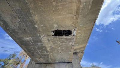 Ηράκλειο: Η γέφυρα... κρέμεται από μια τρύπα – Σοβαρός κίνδυνος στη Φοινικιά (Φωτο)