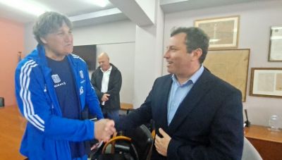 Τον προπονητή του χρυσού Ολυμπιονίκη Μίλτου Τεντόγλου, καλωσόρισε ο Δήμαρχος Αγίου Νικολάου