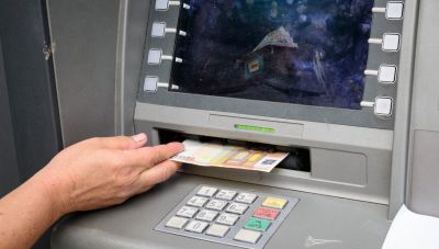 Αφαίρεσαν ΑΤΜ στην Ηλεία: Το «φόρτωσαν» σε αυτοκίνητο και διέφυγαν – Αναζητούνται οι δράστες