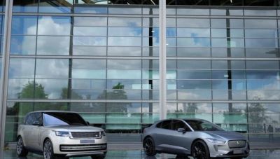 Βρετανία: Χαλαρώνει τον στόχο ηλεκτροκίνησης λόγω δασμών