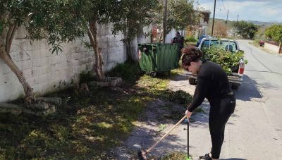 Αλάγνι: Σήκωσαν μανίκια και καθάρισαν δρόμους και πλατεία εν όψει Πάσχα