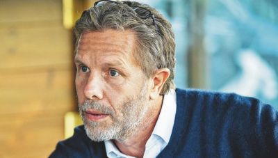 Παύλος Γερουλάνος: «Διεθνώς βγήκαν τα πιστόλια κι η κυβέρνηση παίζει με σφεντόνες»