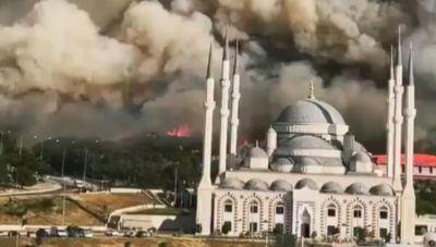 Μαίνεται η φωτιά στα Δαρδανέλια-Πάνω από 2.000 άνθρωποι απομακρύνθηκαν