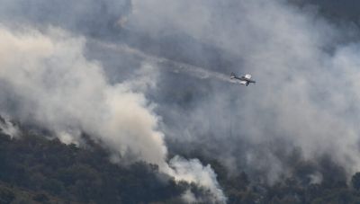 Reuters: «Ψηνόμαστε ζωντανοί» — Οι πυρκαγιές στην Ευρώπη πλήττουν τουριστικούς προορισμούς και δάση