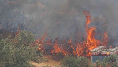 Εκτός ελέγχου οι φωτιές στην Αλβανία-Απειλούνται εγκαταστάσεις υγραερίου