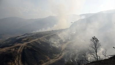 Φωτιά στην Πάτρα: Αναζωπύρωση στην περιοχή του Μπάλα - Μήνυμα από το 112 για εκκένωση