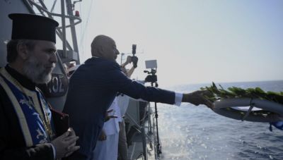 Δένδιας από Τήνο: Η Παναγία σκέπη τις ένοπλες δυνάμεις της πατρίδας μας