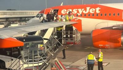 Mάντσεστερ: Φτερό με φτερό βρέθηκαν δύο αεροπλάνα – Αποβιβάστηκαν οι επιβάτες χωρίς τραυματισμούς