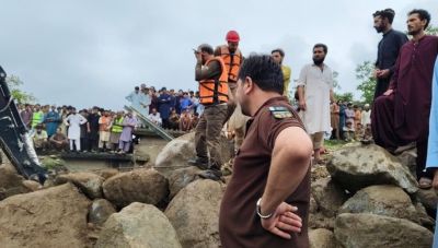 Πακιστάν: Πάνω από 320 άνθρωποι νεκροί από τις πλημμύρες λόγω των μουσώνων, σε ένα 48ωρο