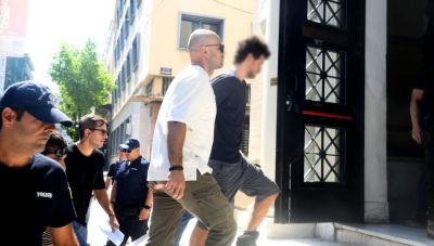 Φωτιές στην Πάτρα: Προθεσμία για τη Δευτέρα πήρε ο 25χρονος κατηγορούμενος