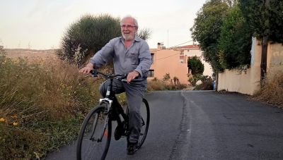 «Ποντικός» μπουκάρει τις νύχτες σε αυλές και κλέβει…γλάστρες - Τώρα έκλεψε και ποδήλατο με συνέπεια η κατάσταση να γίνεται σοβαρότερη