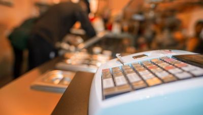 Φοροδιαφυγή: Βελτιωμένα κίνητρα για αποδείξεις με στόχο τον περιορισμό της