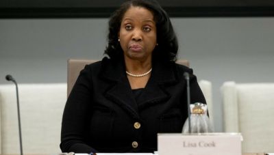 Ο Ντόναλντ Τραμπ απέλυσε την διοικητήρια της ομοσπονδιακής τράπεζας των ΗΠΑ