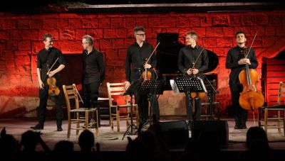 Κατάμεστο το “Μάνος Χατζιδάκις” στη συναυλία διεθνών καλλιτεχνών