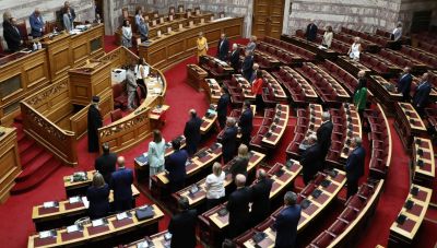 Βουλή: Ενός λεπτού σιγή για τον Απόστολο Βεσυρόπουλο