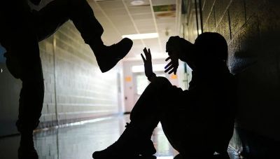 Θεσσαλονίκη: Άγρια επίθεση ανήλικων σε 15χρονο – Χειροπέδες σε τρεις εφήβους, συνελήφθησαν και οι γονείς τους