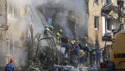 Μεγάλη ρωσική επίθεση στο Κίεβο: «Πετύχαμε τους στόχους μας» λέει η Μόσχα – Αντιδράσεις για το χτύπημα σε κτίριο της ΕΕ