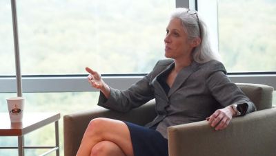 Ο Τραμπ απέπεμψε τη διευθύντρια των CDC εβδομάδες αφού ανέλαβε – Η κόντρα της με τον Κένεντι
