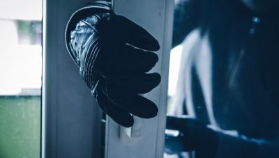 Διάρρηξη σε μεζονέτα στην Ανάβυσσο – Πάνω από 230.000 ευρώ η «λεία» των δραστών