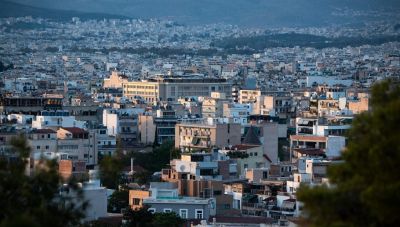 Στεγαστική κρίση: Φoρομπόνους για ενοίκια, ποινές για κλειστά σπίτια και νέοι περιορισμοί σε Airbnb