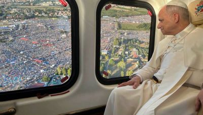 Αποθέωση του Πάπα από 1.000.000 καθολικούς στη Ρώμη-Έφτασε στο χώρο με ελικόπτερο