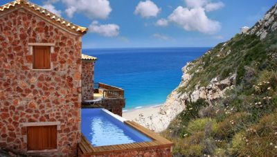 Ποιοι ξένοι αγοράζουν εξοχικά στην Ελλάδα - Οι περιοχές που είναι στην κορυφή της λίστας