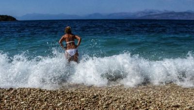 Δροσίζει ο καιρός από την Τετάρτη: Ενισχύονται τα μελτέμια-Μέχρι 8 μποφόρ οι άνεμοι στο Αιγαίο