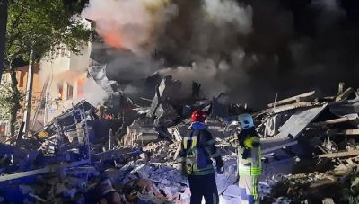 Τρεις νεκροί σε βομβαρδισμούς της Ρωσίας στην Ουκρανία – Ουκρανικά drones προκάλεσαν πυρκαγιά στη Ρωσία