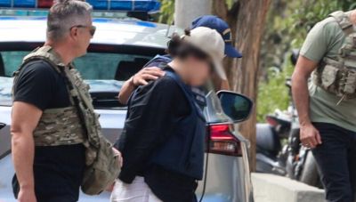 Νεκρό κοριτσάκι στο Π. Φάληρο: Απολογείται στον ανακριτή  η μητέρα – Επιμένει στο σενάριο ατυχήματος, αρνείται την κακοποίηση