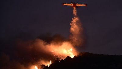 Πύρινος εφιάλτης στην Αν. Αττική: Άρχισαν οι ρίψεις από το εναέρια μέσα – Νέα μηνύματα από το 112 για εκκενώσεις