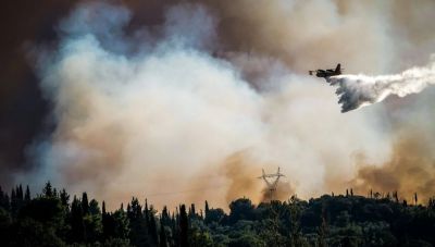 Ηλεία: Μεγάλη αναζωπύρωση στην περιοχή Χελιδόνι