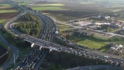 Aνυποχώρητοι οι αγρότες: Πάνω από 2.700 τρακτέρ στα μπλόκα - 