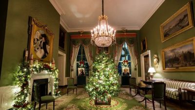 Μελάνια Τραμπ: Ξενάγηση στον στολισμένο Λευκό Οίκο