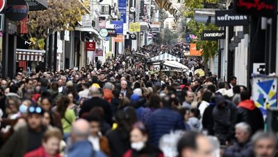Από σήμερα ξεκινά το εορταστικό ωράριο – Ποιες Κυριακές θα είναι ανοιχτά τα μαγαζιά