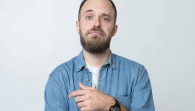 Οι ΑΤΑΧΤΟΙ ενώνουν την τέχνη του tattoo με την κοινωνική προσφορά - Τι λέει στο newshub.gr ο Σαράντης Σιμάκης