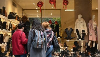 Εορταστικό ωράριο: Ανοιχτά τα καταστήματα τις επόμενες τρεις Κυριακές
