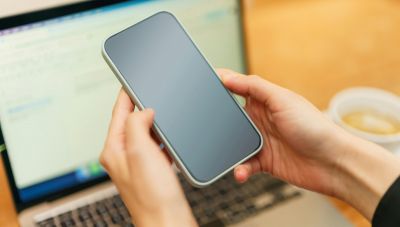 IRIS: Έρχεται αύξηση του ορίου μεταφοράς χρημάτων μεταξύ ιδιωτών στα 1.000 ευρώ