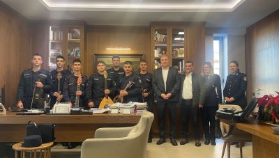 Κάλαντα, μελωδίες και ευχές στο Δημαρχείο από το Τμήμα Δοκίμων Αστυφυλάκων Ρεθύμνου